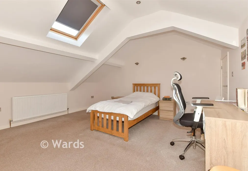 Bedroom 1 - High Street, Hythe, Kent - Wards of Kent