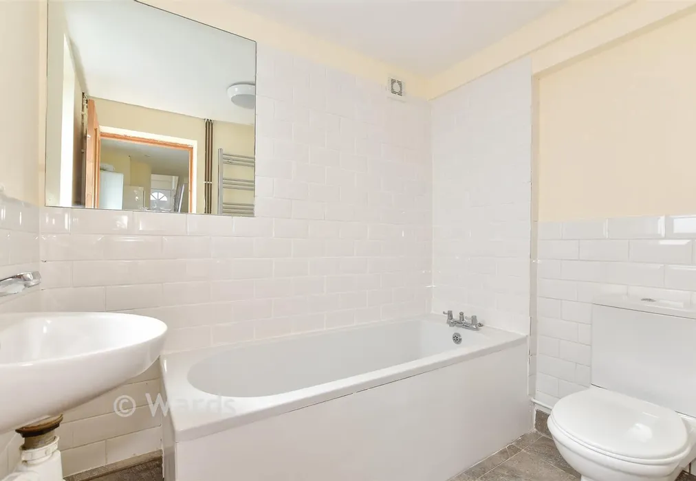 Bathroom - Island Wall, Whitstable, Kent - Wards of Kent