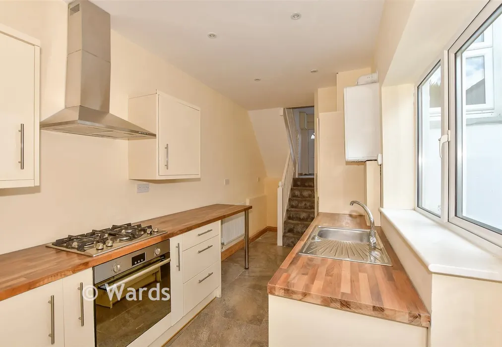 Kitchen - Island Wall, Whitstable, Kent - Wards of Kent