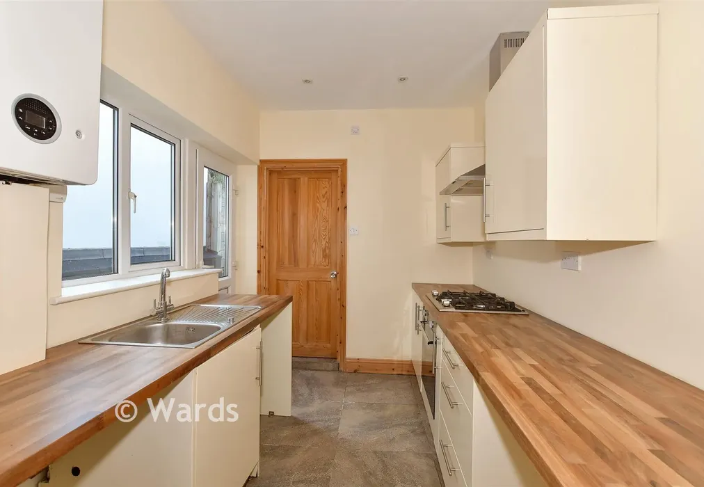 Kitchen - Island Wall, Whitstable, Kent - Wards of Kent