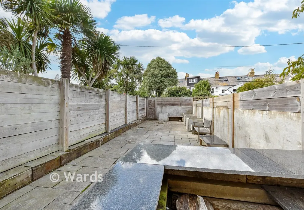 Rear Garden - Island Wall, Whitstable, Kent - Wards of Kent