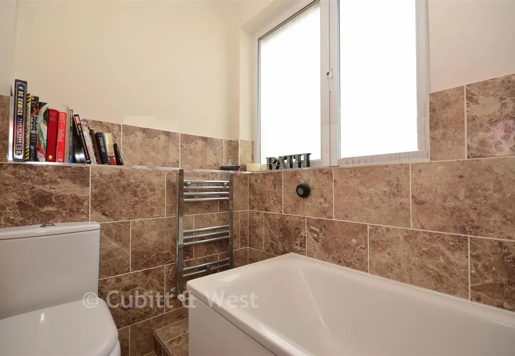 Bathroom - Briarcroft Road, Brighton, East Sussex - Wards of Kent
