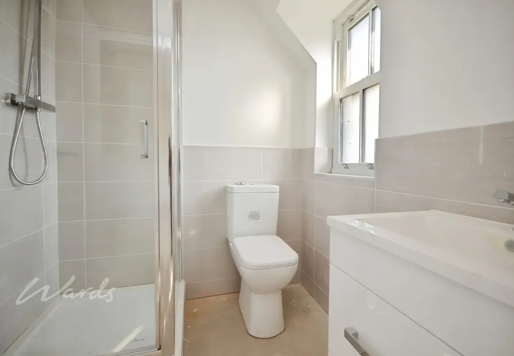 Orchard en suite use - Old Orchard Drive Minster CT12 - Wards of Kent