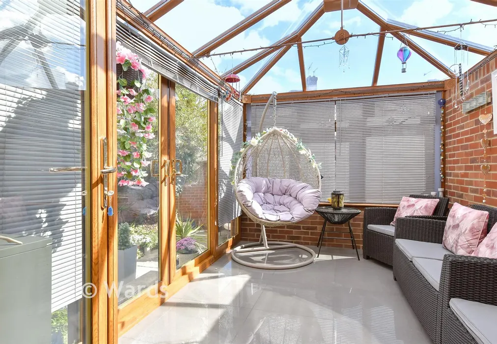 Conservatory - Clarendon Gardens, Dartford, Kent - Wards of Kent