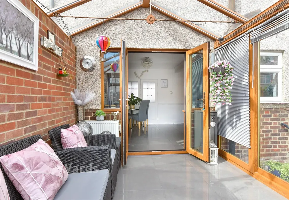 Conservatory - Clarendon Gardens, Dartford, Kent - Wards of Kent