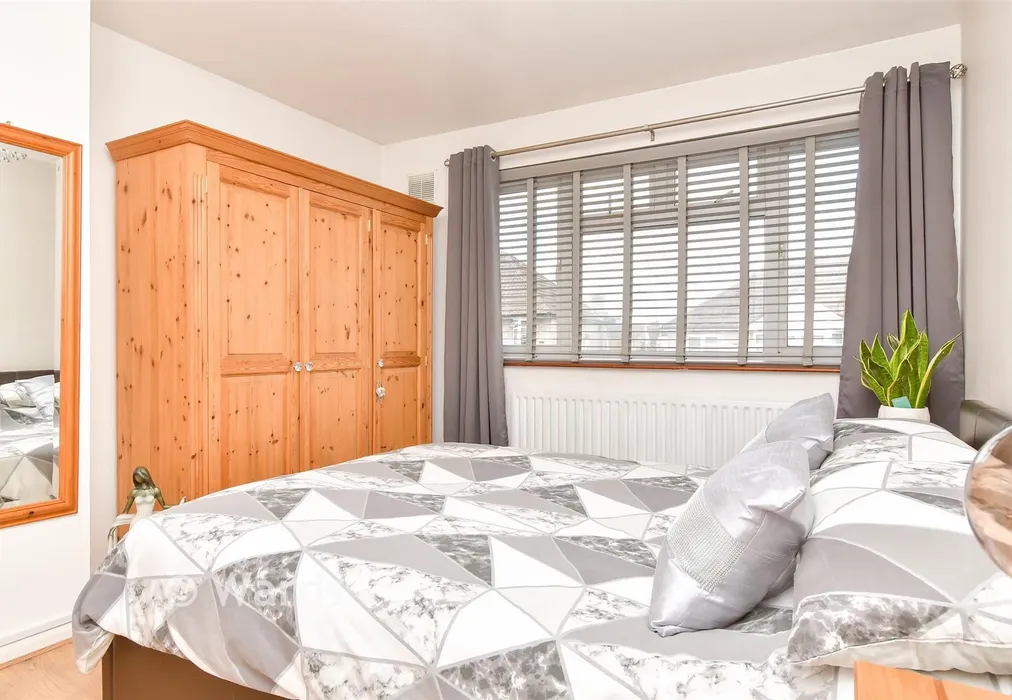 Bedroom 1 - Clarendon Gardens, Dartford, Kent - Wards of Kent