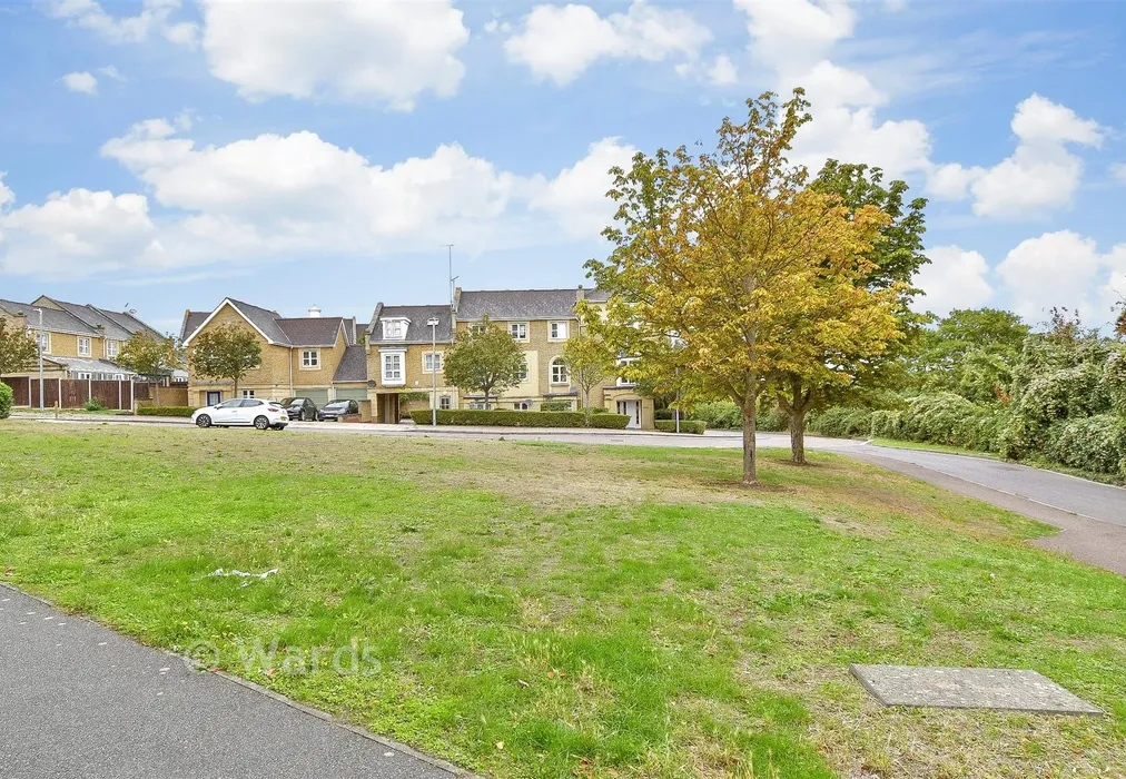 Views To Front - Moorhen Walk, Greenhithe, Kent - Wards of Kent