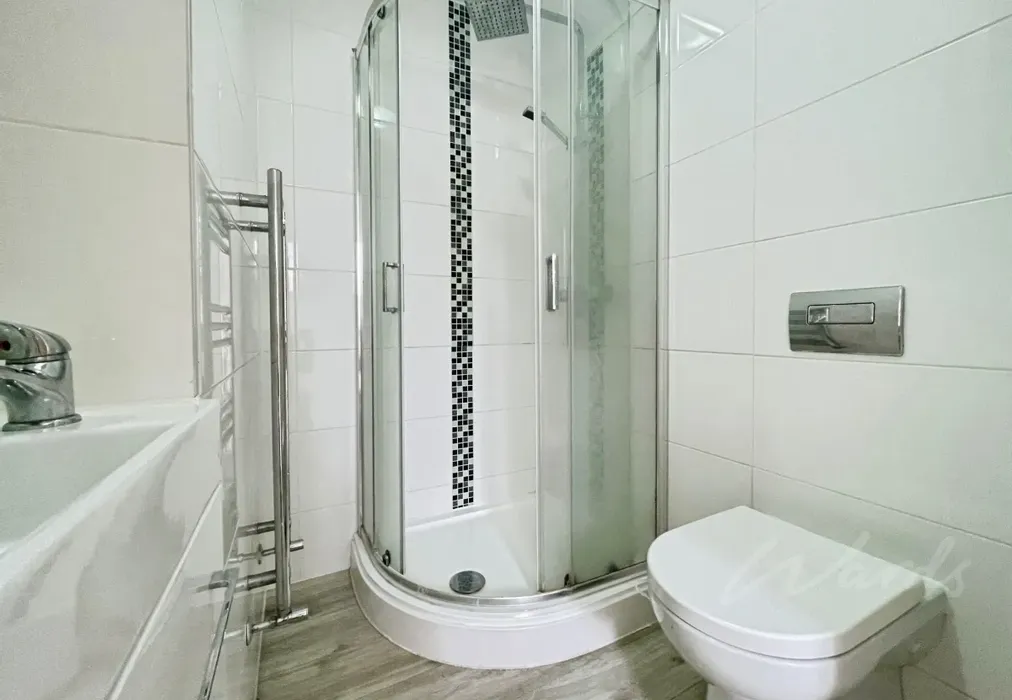 91c2d346-En-suite... - New Street Ashford TN24 - Wards of Kent