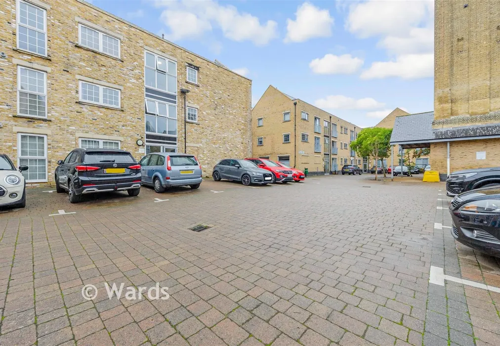 Driveway/Parking - Esparto Way, Dartford, Kent - Wards of Kent