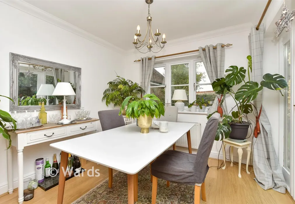 Lounge/Diner - Dawn Lane, Kings Hill, West Malling, Kent - Wards of Kent