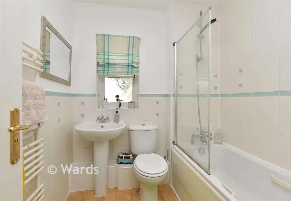 Bathroom - Dawn Lane, Kings Hill, West Malling, Kent - Wards of Kent