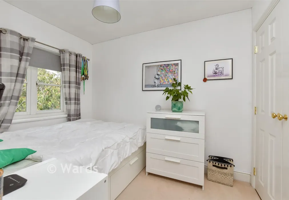 Bedroom 3 - Dawn Lane, Kings Hill, West Malling, Kent - Wards of Kent