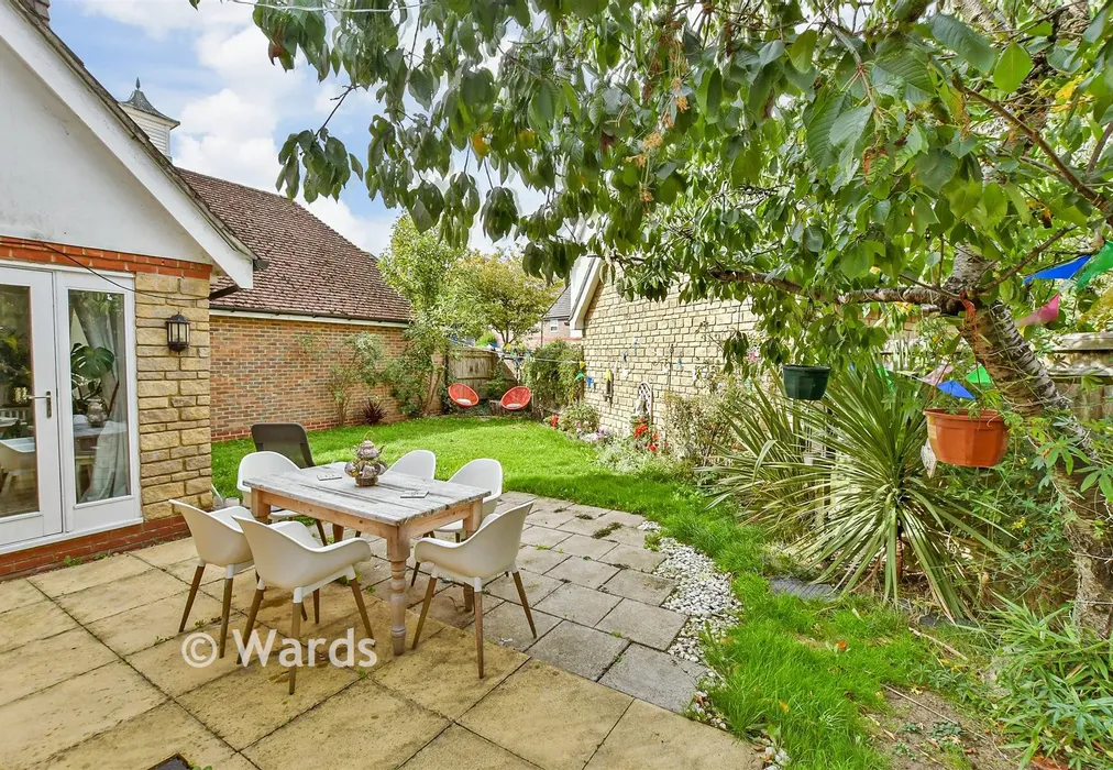 Rear Garden - Dawn Lane, Kings Hill, West Malling, Kent - Wards of Kent