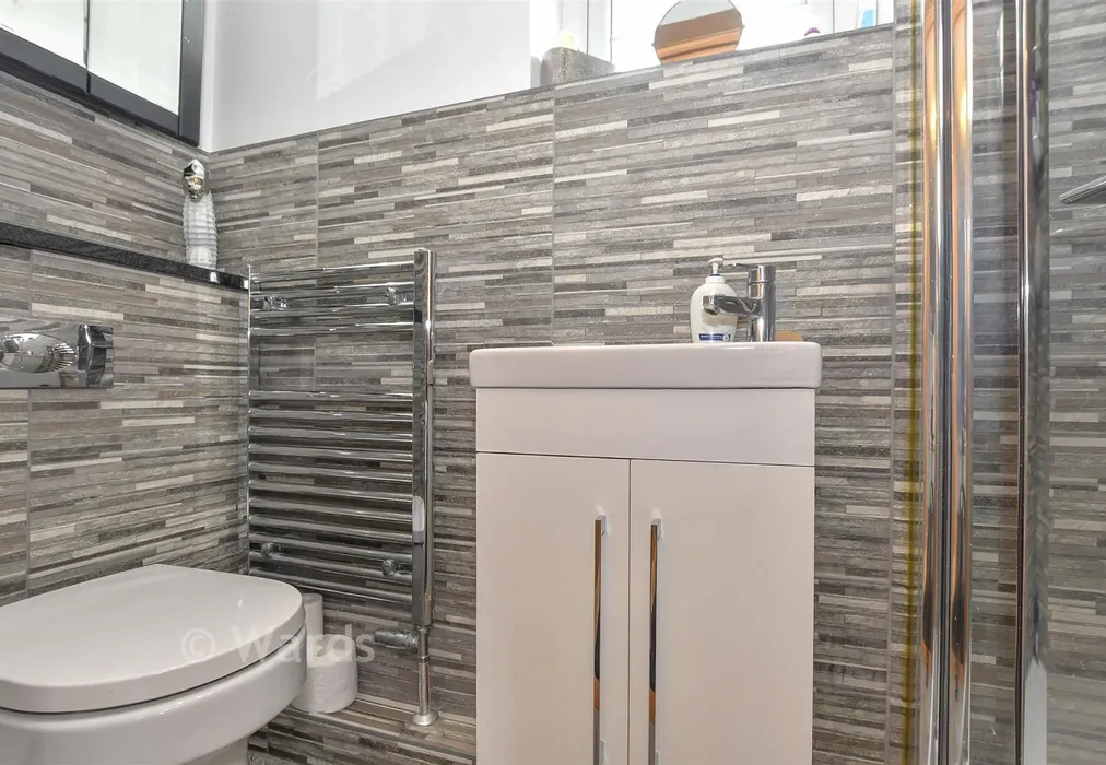 En-Suite Shower Room - Ashford Road, Faversham, Kent - Wards of Kent