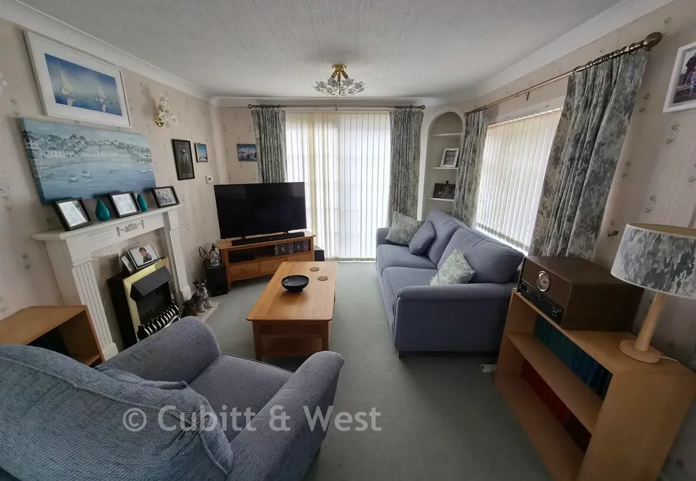 Lounge 1 - Emms Lane, Brooks Green, Horsham, West Sussex - Wards of Kent