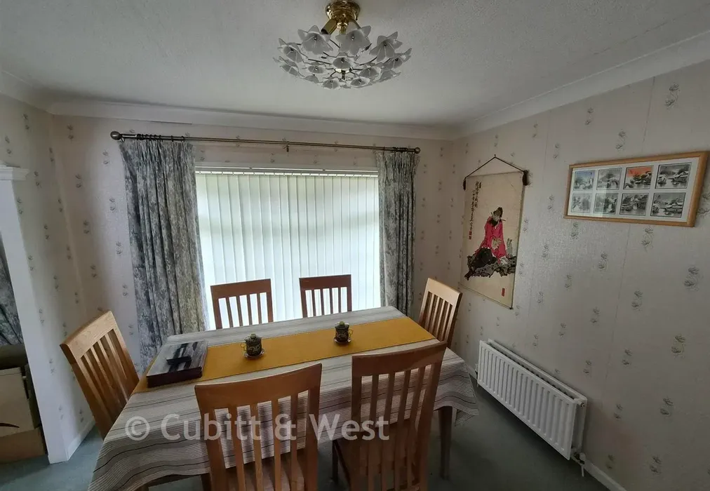 Dining Room 1 - Emms Lane, Brooks Green, Horsham, West Sussex - Wards of Kent
