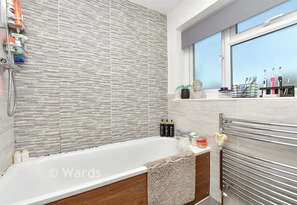 Bathroom - Warren Wood Road, Rochester, Kent - Wards of Kent