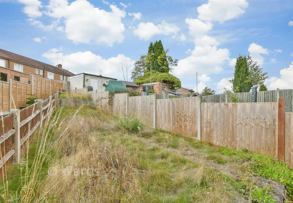 Rear Garden - Barnaby Terrace, Rochester, Kent - Wards of Kent