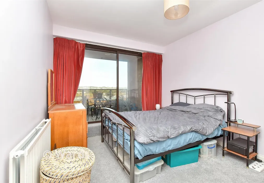 Bedroom 1 - Esplanade, Rochester, Kent - Wards of Kent