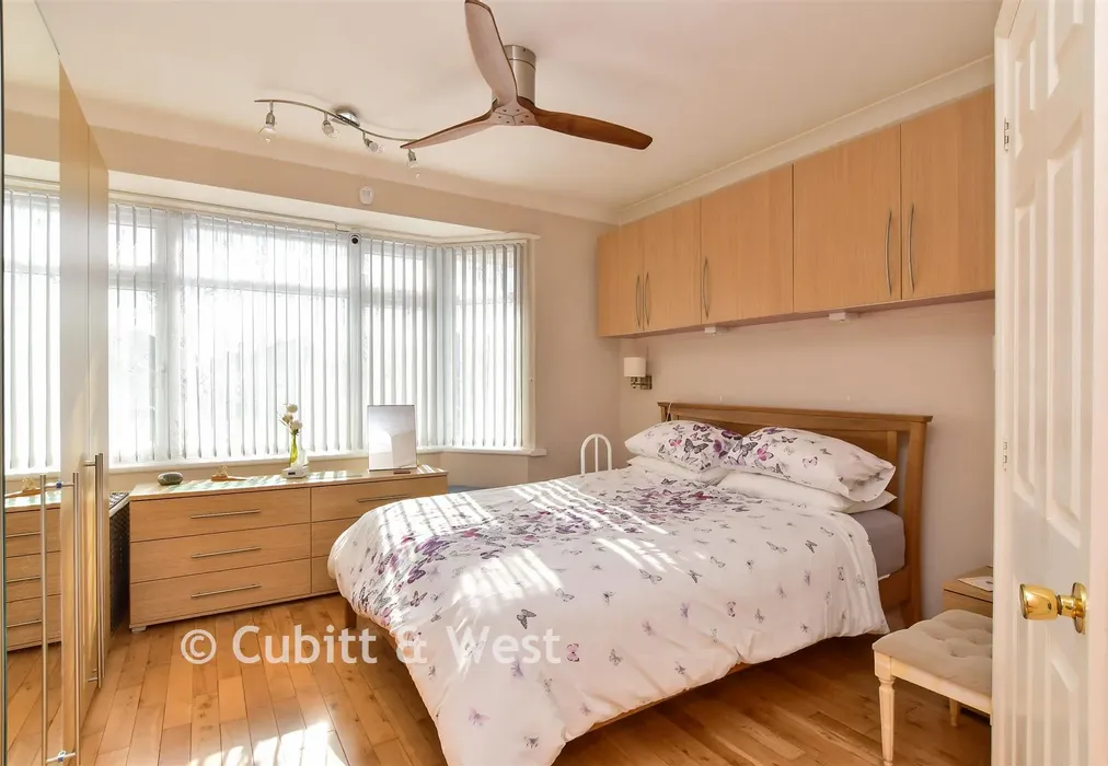 Bedroom 1 - Malines Avenue, Peacehaven, East Sussex - Wards of Kent
