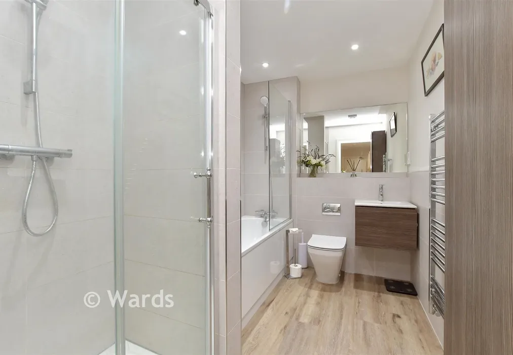 Bathroom - Upnor Road, Lower Upnor, Rochester, Kent - Wards of Kent