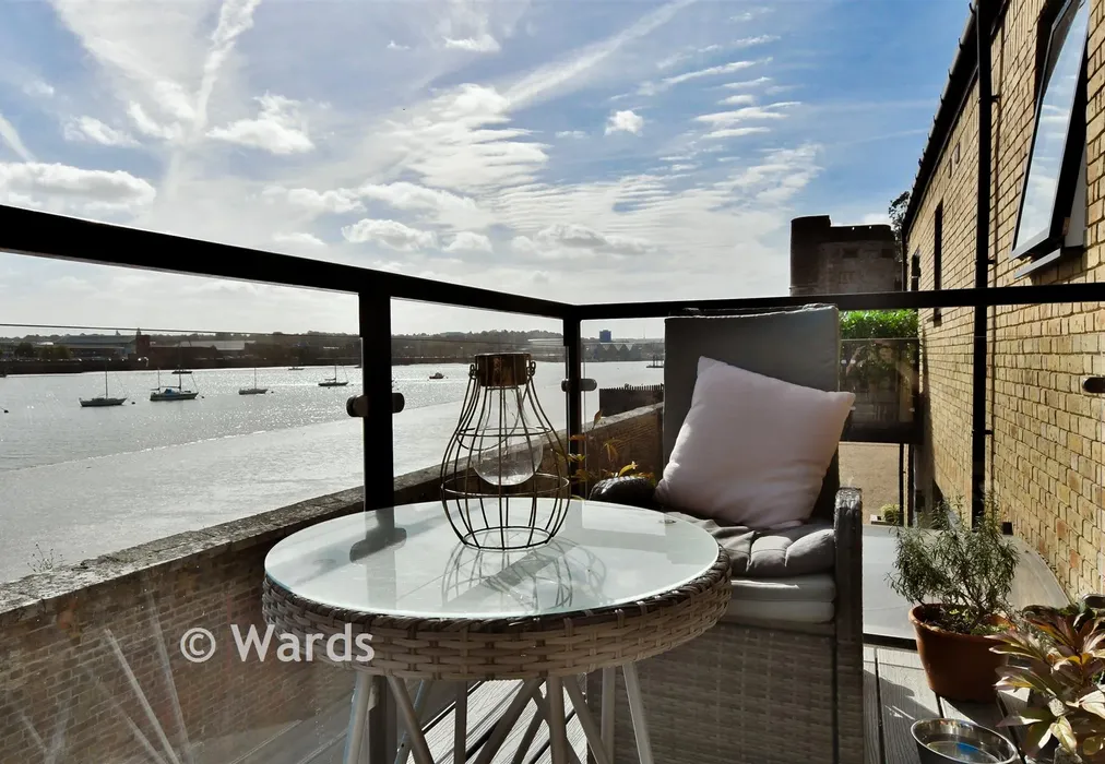 Balcony - Upnor Road, Lower Upnor, Rochester, Kent - Wards of Kent