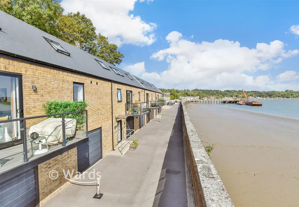 Street View - Upnor Road, Lower Upnor, Rochester, Kent - Wards of Kent