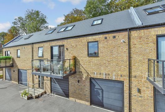 Upnor Road, Lower Upnor, Rochester, Kent - Wards of Kent
