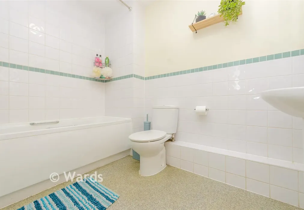 Bathroom - Palm Drive, Rochester, Kent - Wards of Kent