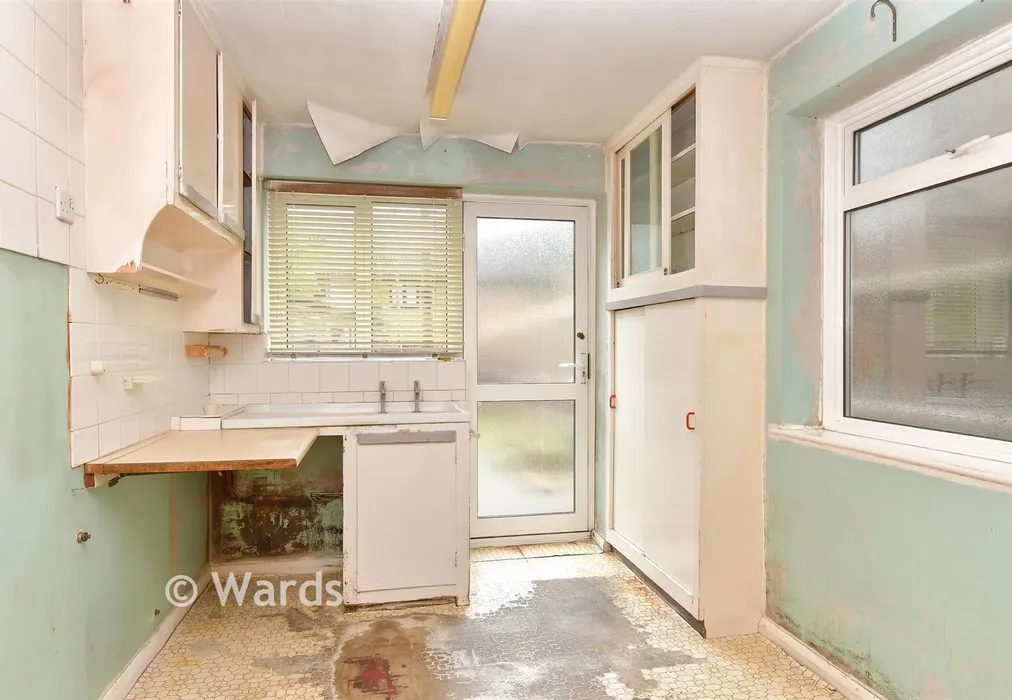 Kitchen - Cypress Road, Rochester, Kent - Wards of Kent