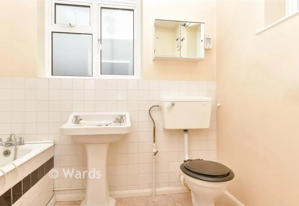Bathroom - Cypress Road, Rochester, Kent - Wards of Kent