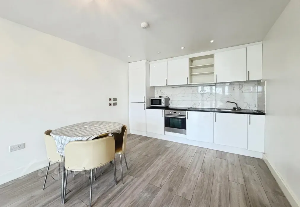 Kitchen - Black Eagle Drive Northfleet DA11 - Wards of Kent