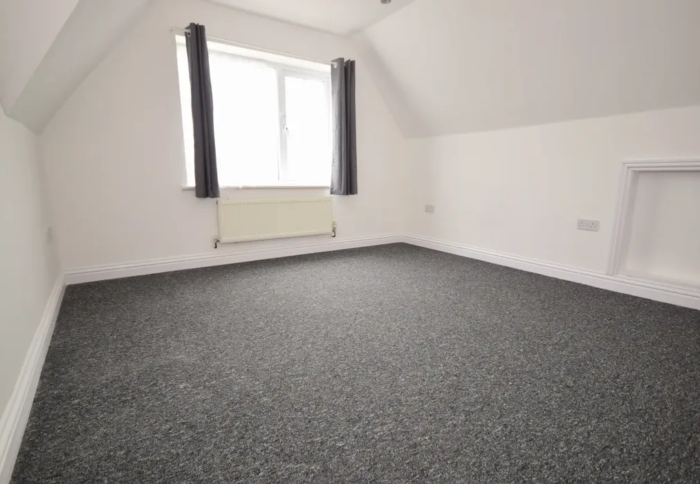 bed 1 - Hillside Avenue Strood ME2 - Wards of Kent