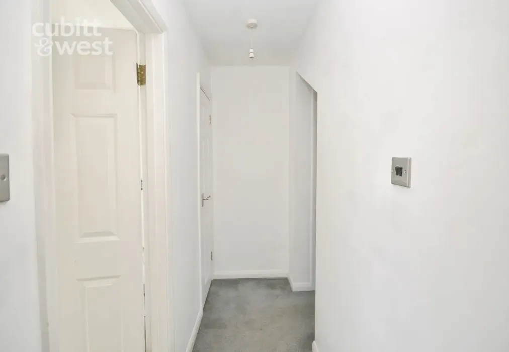 Hallway - New Town, Uckfield, TN22 - Wards of Kent