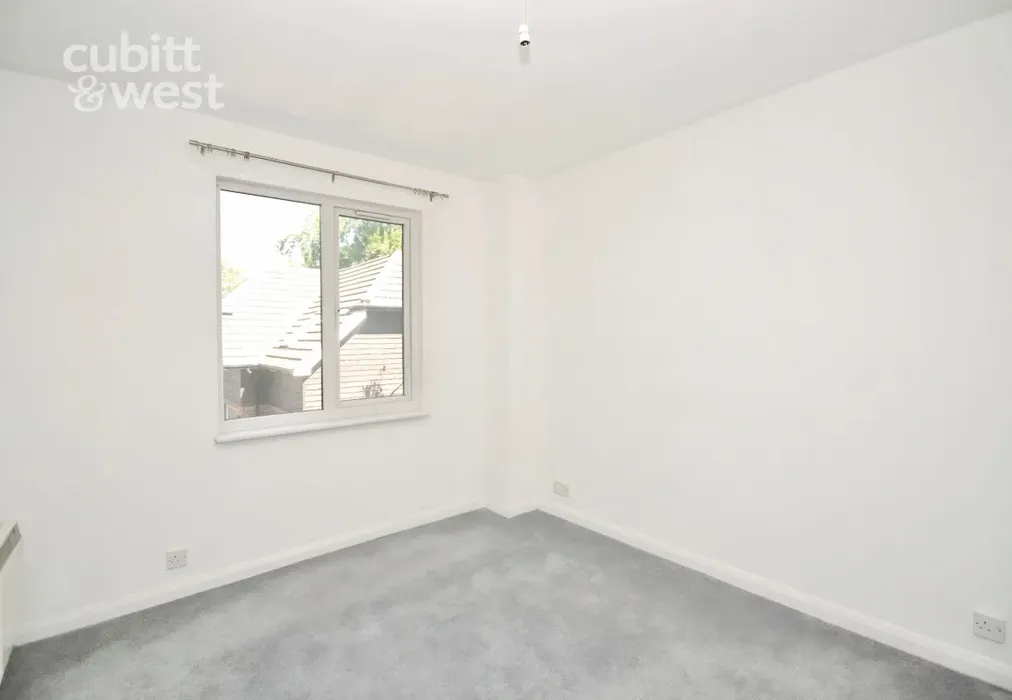 Bedroom - New Town, Uckfield, TN22 - Wards of Kent
