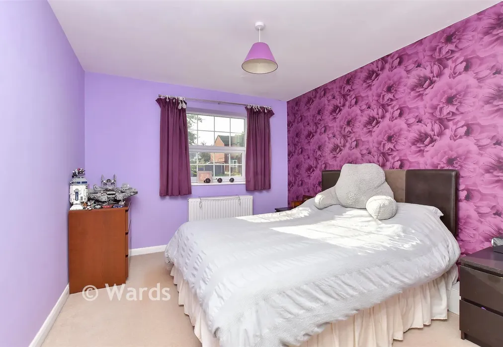 Bedroom 1 - Goldfinch Close, Faversham, Kent - Wards of Kent
