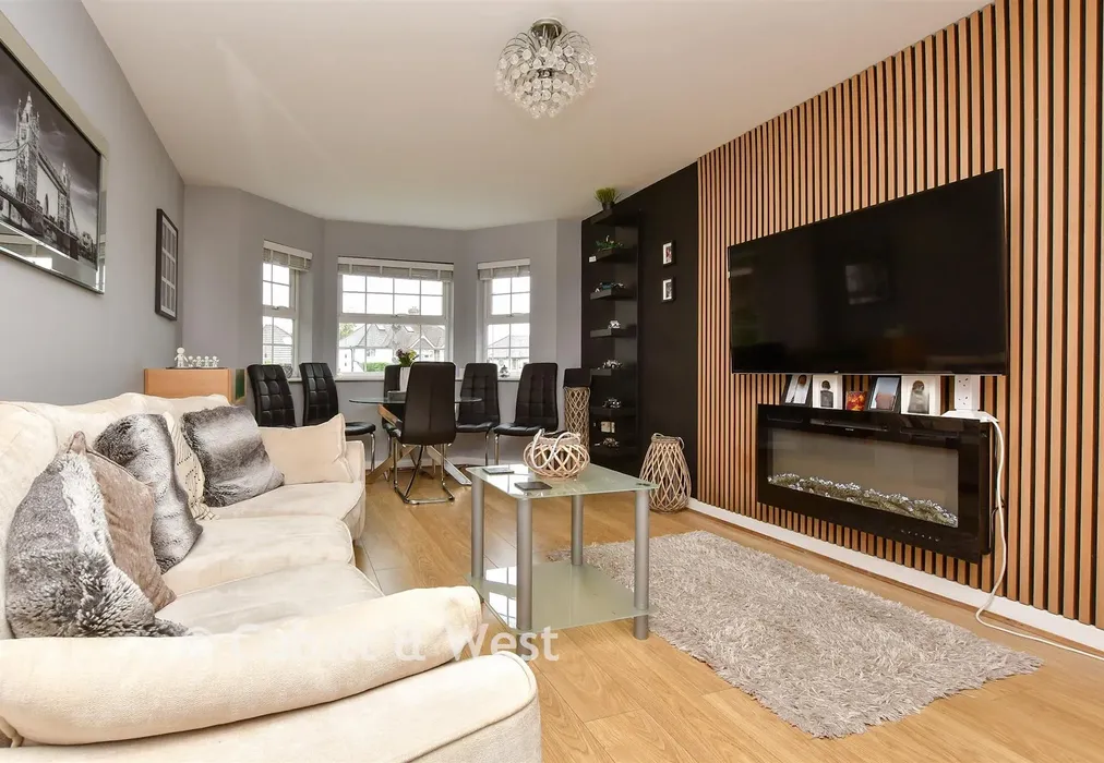 Lounge/Diner - Brighton Road, Tadworth, Surrey - Wards of Kent
