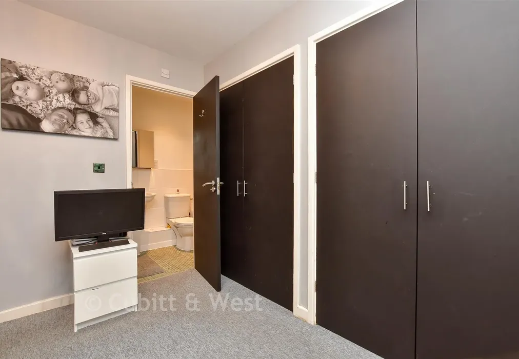 Internal Lifestyle Photograph - Brighton Road, Tadworth, Surrey - Wards of Kent
