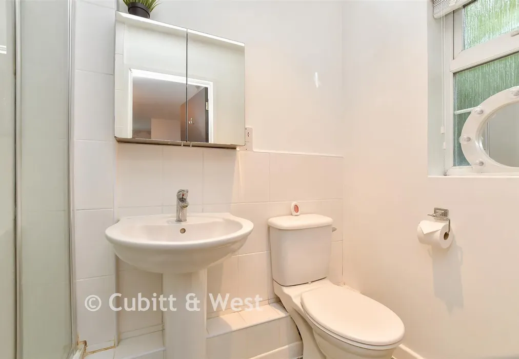 En-Suite Shower Room - Brighton Road, Tadworth, Surrey - Wards of Kent
