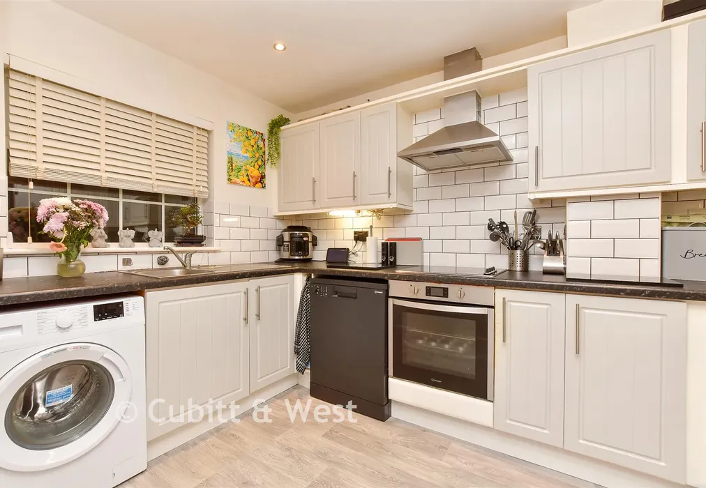 Kitchen - Brighton Road, Tadworth, Surrey - Wards of Kent