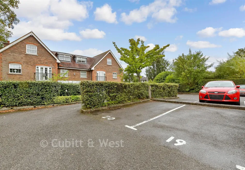 Driveway/Parking - Brighton Road, Tadworth, Surrey - Wards of Kent
