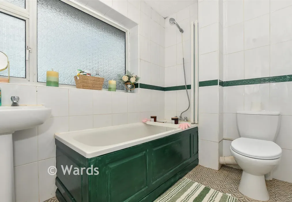 Bathroom - Swan Lane, Sellindge, Kent - Wards of Kent