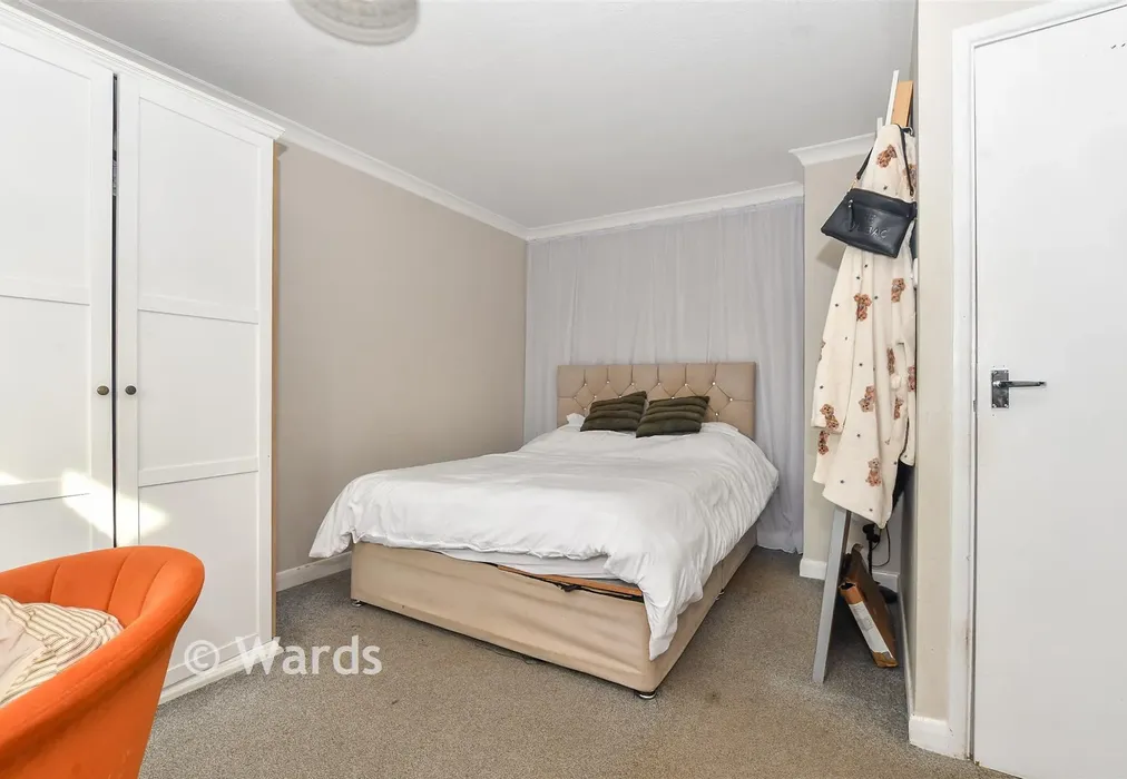 Bedroom 1 - Swan Lane, Sellindge, Kent - Wards of Kent