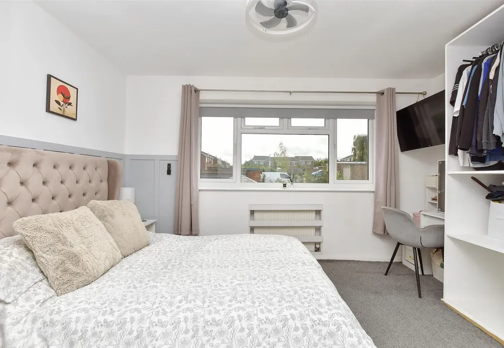 Bedroom 1 - Nightingale Close, Rainham, Gillingham, Kent - Wards of Kent