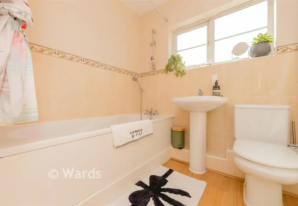 Bathroom - Maritime Gate, Gravesend, Kent - Wards of Kent