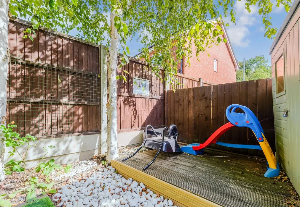 Patio / Decking - Maritime Gate, Gravesend, Kent.= - Wards of Kent