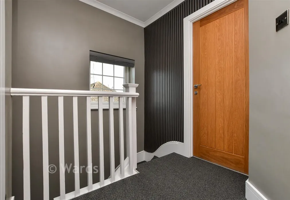 Landing - Ramsgate Road, Broadstairs, Kent - Wards of Kent