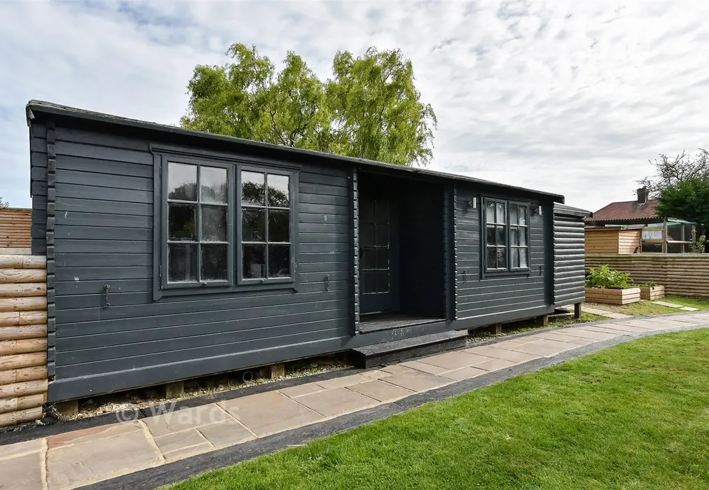Cabin - Ramsgate Road, Broadstairs, Kent - Wards of Kent