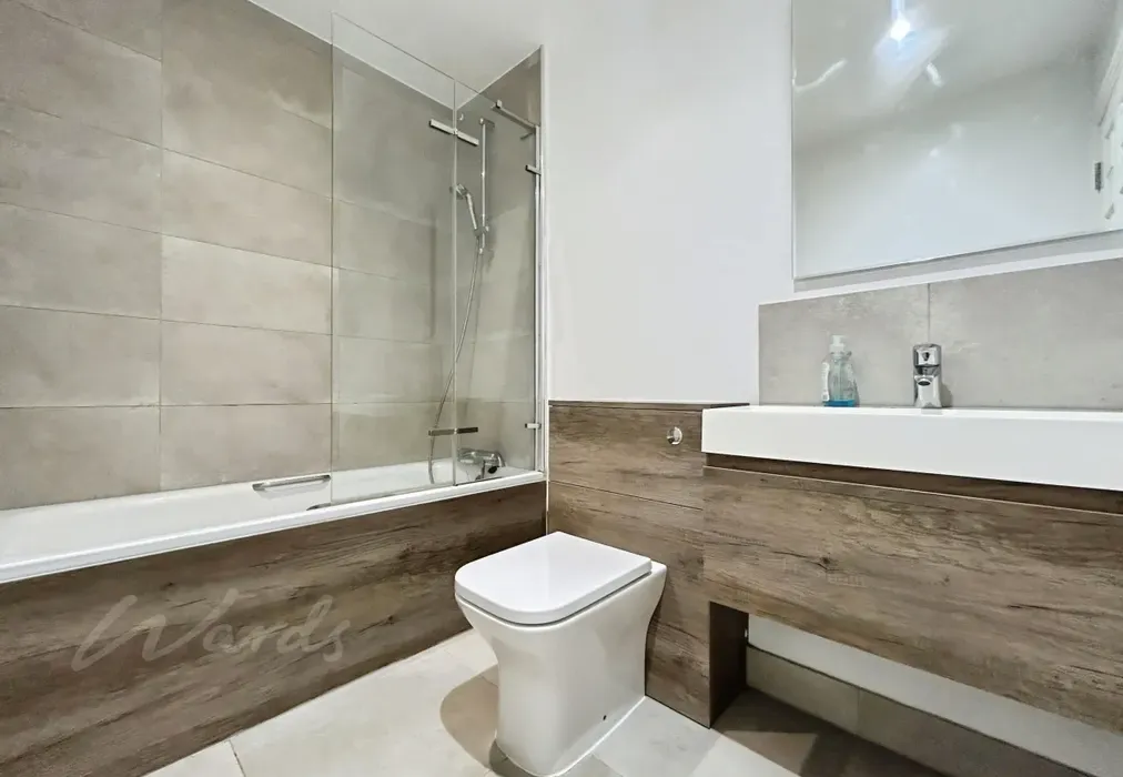 bathroom - Speldhurst Road Tunbridge Wells TN4 - Wards of Kent