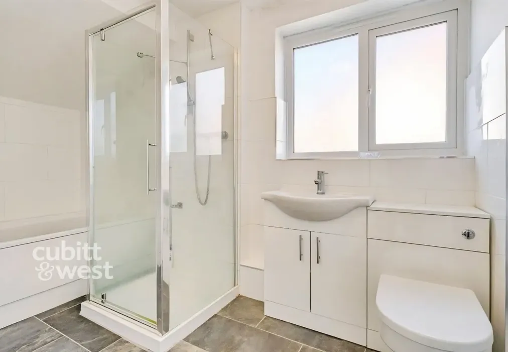 Bathroom - Saxonbury Close, Crowborough, TN6 - Wards of Kent